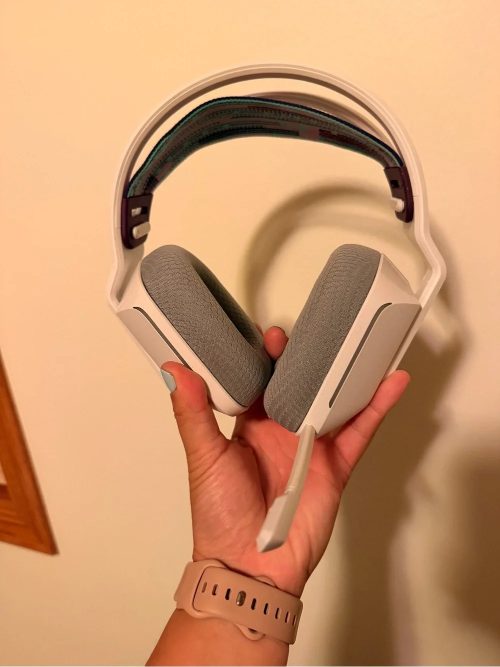 White Logitech G733 LIGHTSPEED Wireless Gaming Headset
